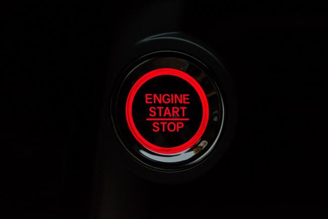 przycisk start/stop engine.