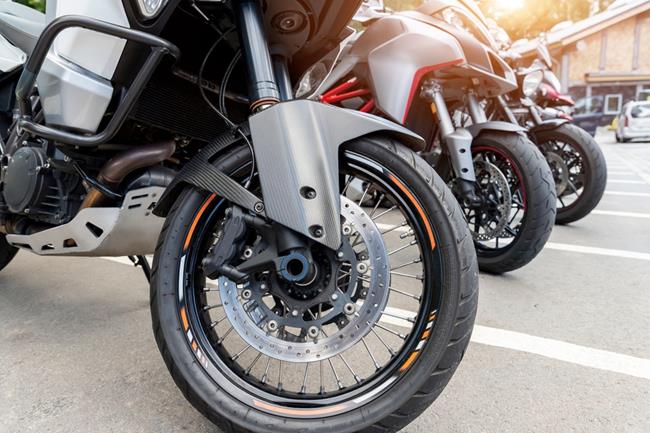 Ząbkowanie w oponach motocyklowych