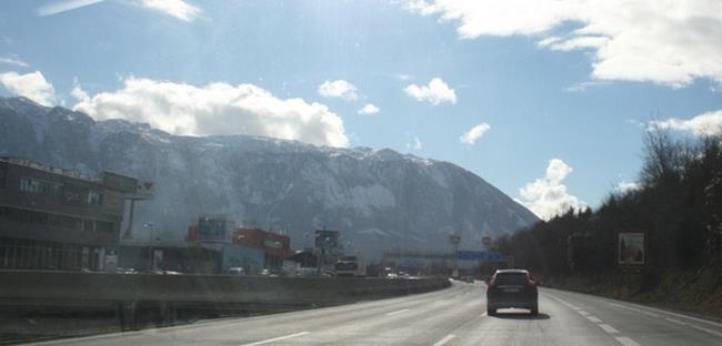 opony uhp na autostradzie