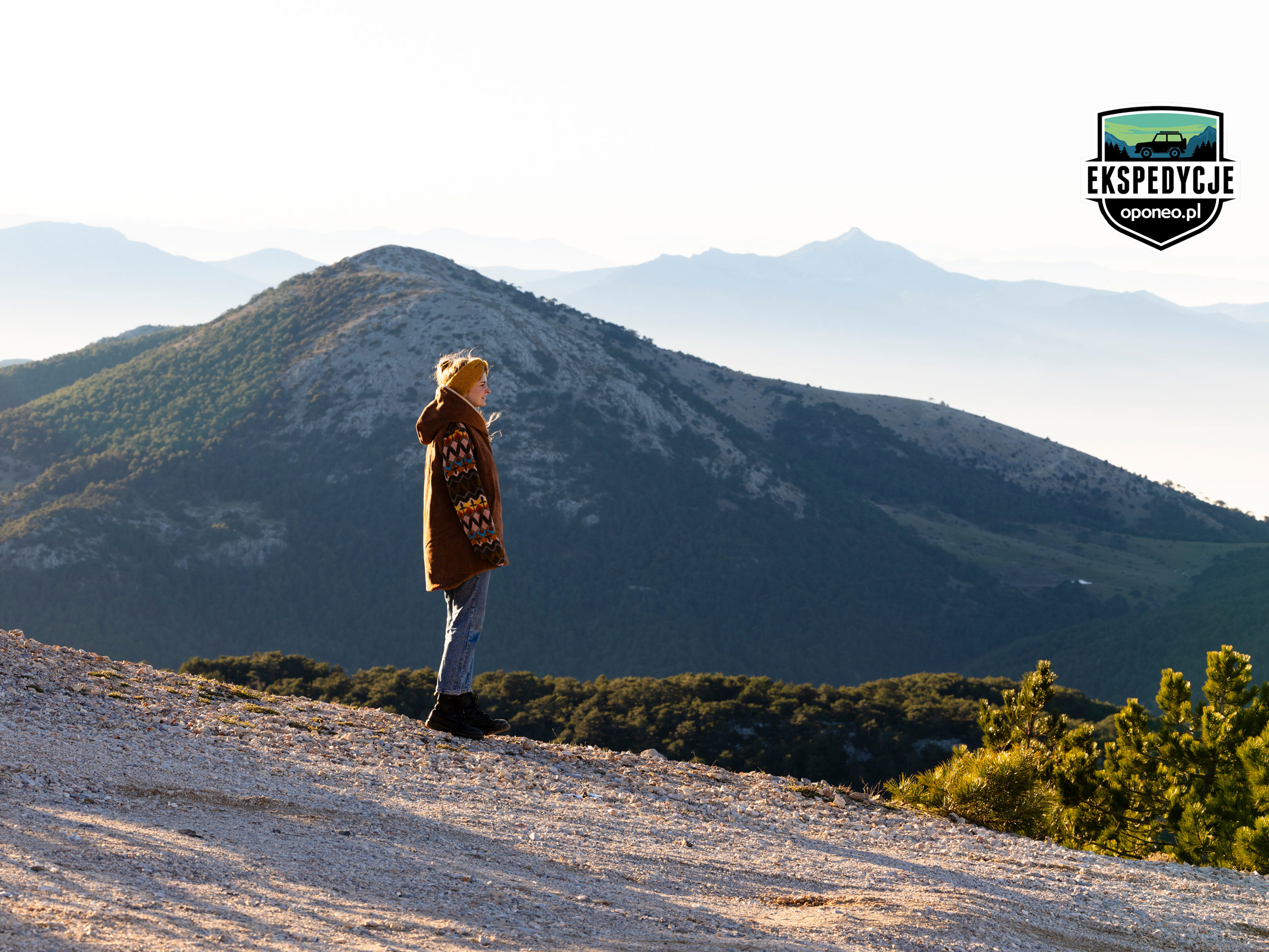 bohaterka tureckiej ekspedycji Oponeo na tle Sipylos