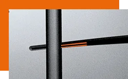 Mostki łączące sąsiadujące klocki bieżnika