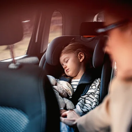 Dziecko w foteliku samochodowym