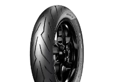 Zbliżenie bieżnika Pirelli Diablo Rosso Sport