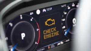 Kontrolka check engine – co oznacza? 