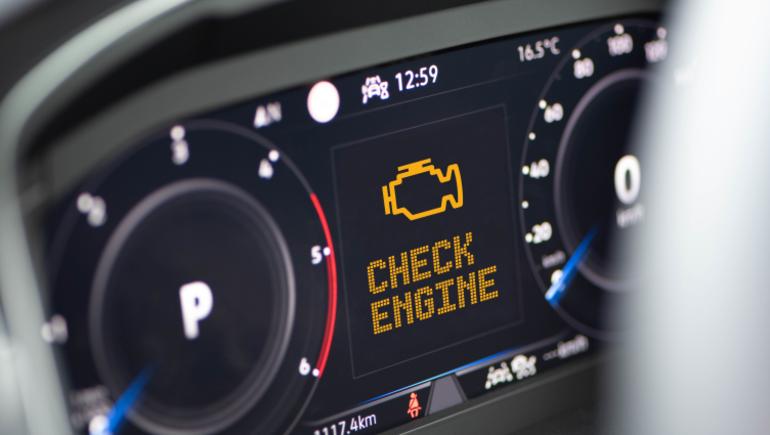 Kontrolka check engine – co oznacza? 