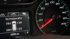 Kontrolka ciśnienia w oponach – co oznacza?