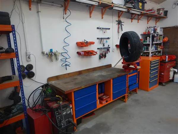 Lin Garage