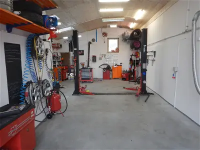 Lin Garage
